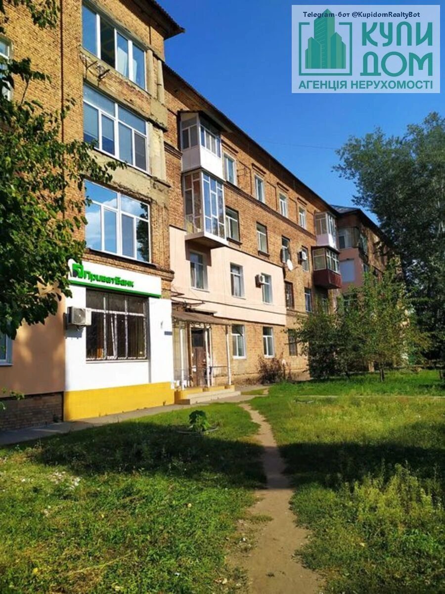 Продаж квартири 3 кімнати, 82 m², 1 пов./4 поверхи. Короленко улица, Кропивницький. 