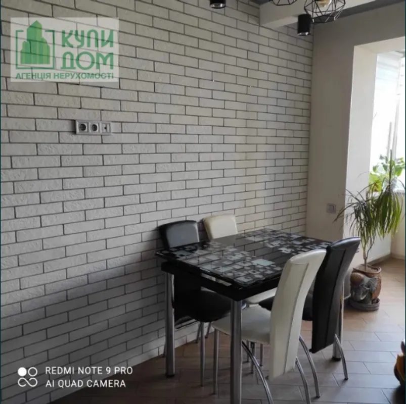 Apartments for sale. 3 rooms, 80 m², 6th floor/12 floors. 5, Yvana Pokhytonova Sovetskaya ulytsa, Kropyvnytskyy. 