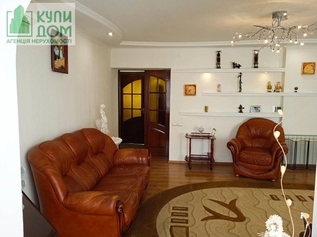Продаж квартири. 3 rooms, 90 m², 3rd floor/7 floors. Островского улица, Кропивницький. 