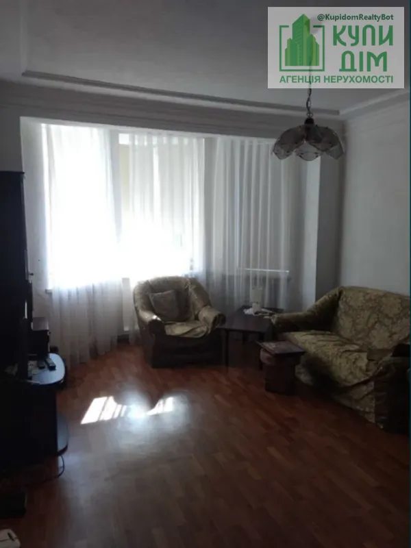 Продаж квартири. 3 rooms, 64 m², 1st floor/2 floors. Черновола (Луначарського) улица, Кропивницький. 