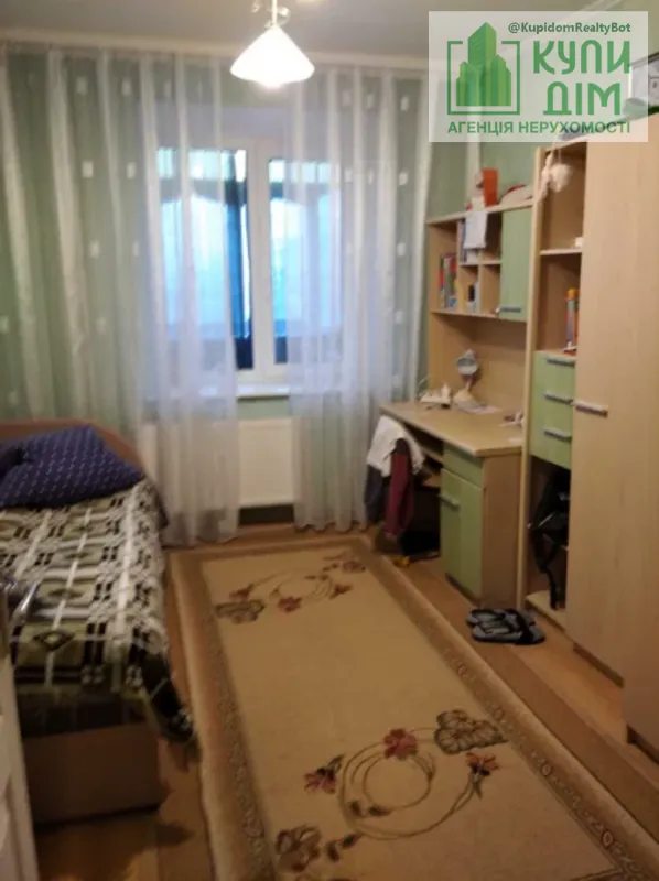 Apartments for sale. 4 rooms, 69 m², 6th floor/9 floors. Popova , Kropyvnytskyy. 