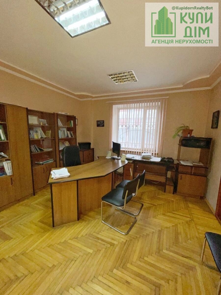 Продаж квартири 2 кімнати, 42 m², 1 пов./2 поверхи. Київська , Кропивницький. 