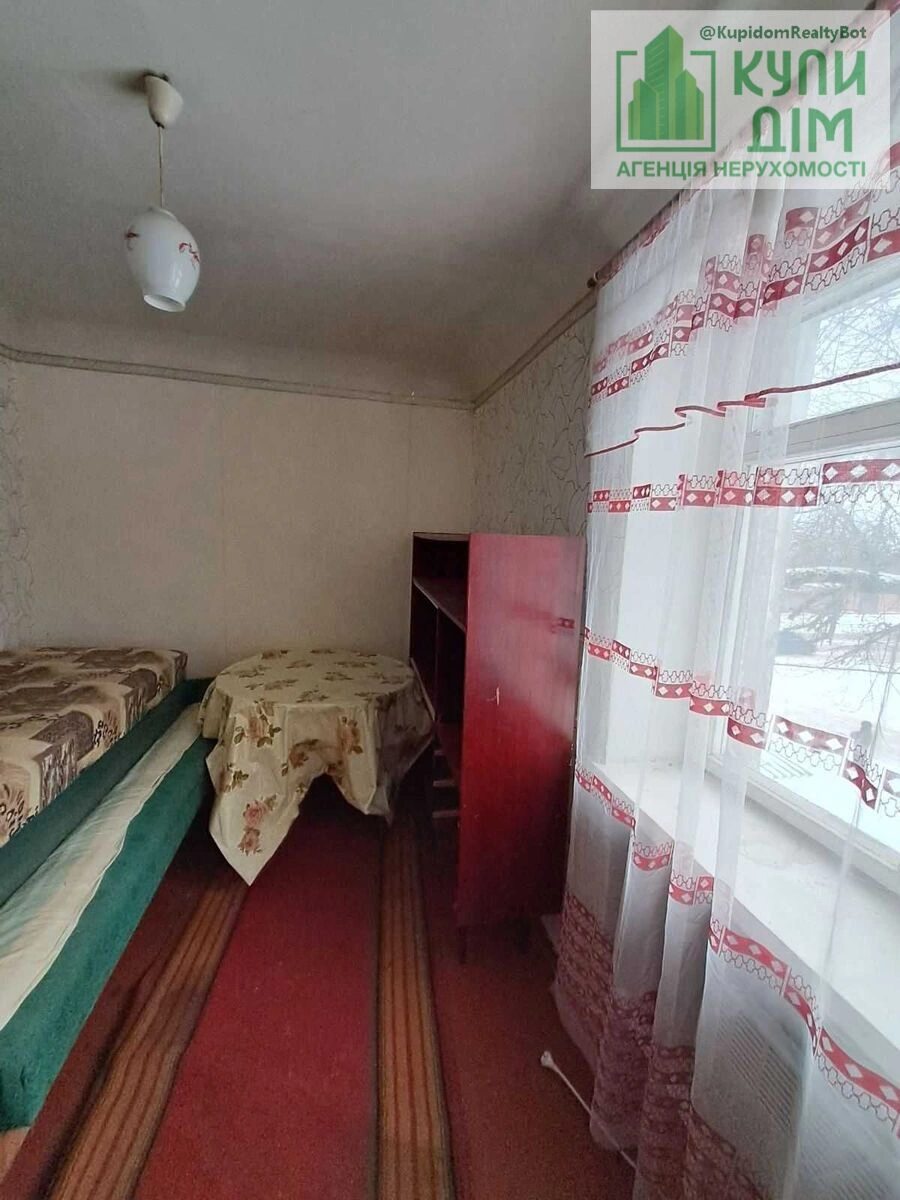 Продам 4-и кімнатну квартиру в центрі Новомиколаївки.,