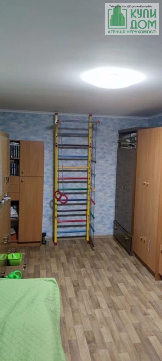 Apartments for sale. 2 rooms, 65 m², 2nd floor/5 floors. Fortechnyy kirovskyy, Kropyvnytskyy. 