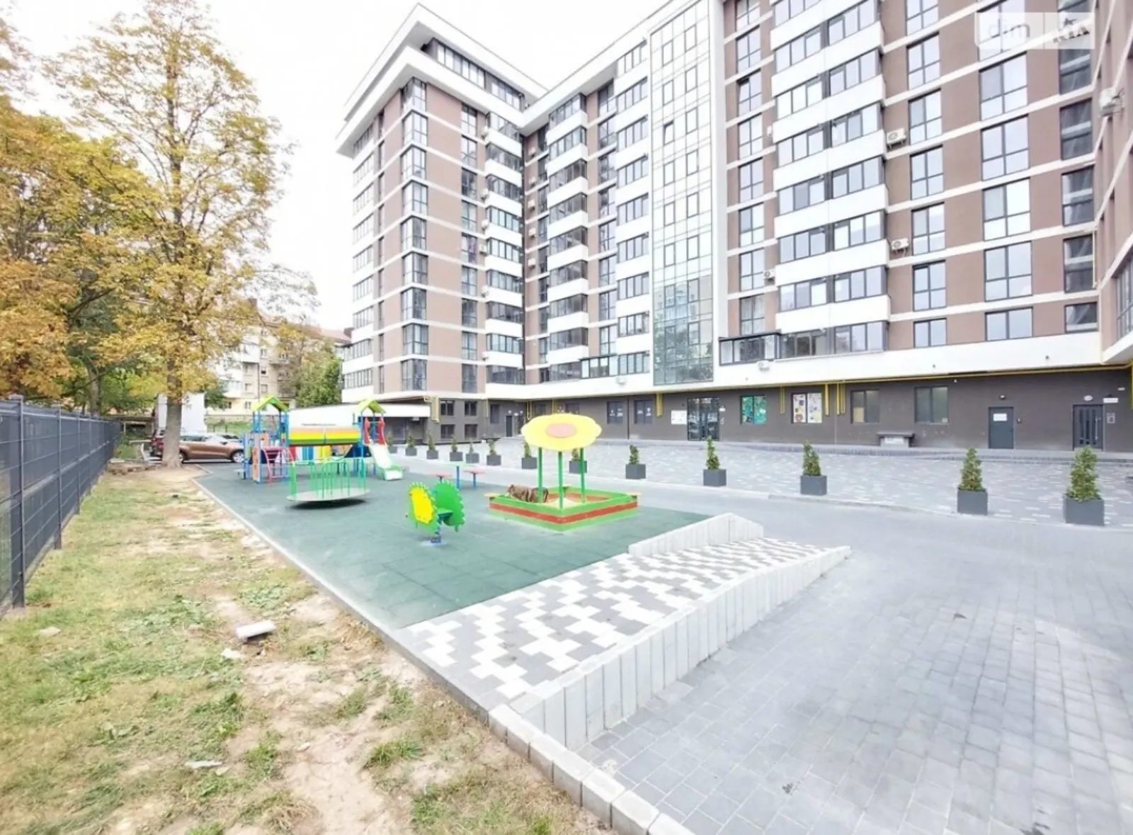 Apartments for sale. 3 rooms, 104 m², 2nd floor/10 floors. Myru vul., Ternopil. 