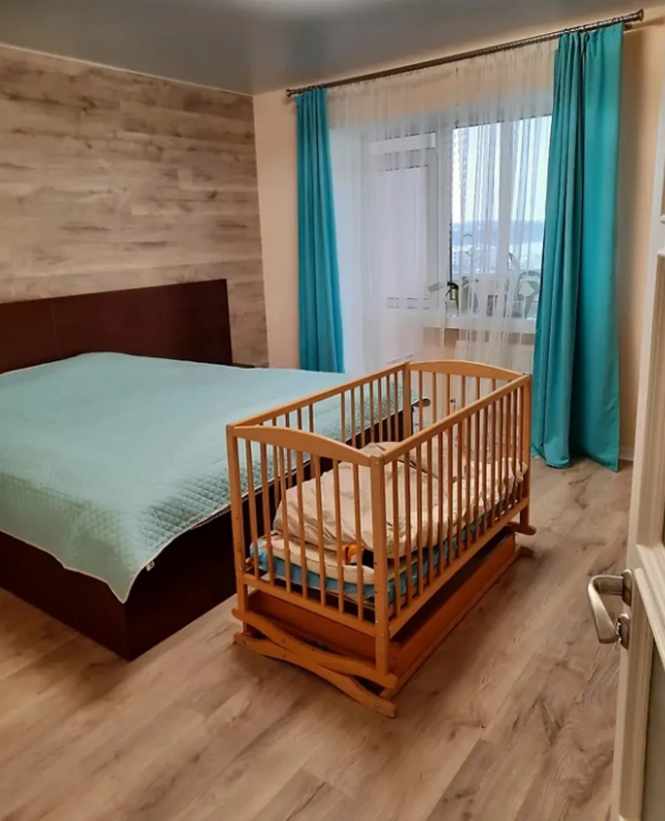 Apartments for sale. 4 rooms, 165 m², 5th floor/6 floors. Kutkivtsi  Bryhadna vul., Ternopil. 