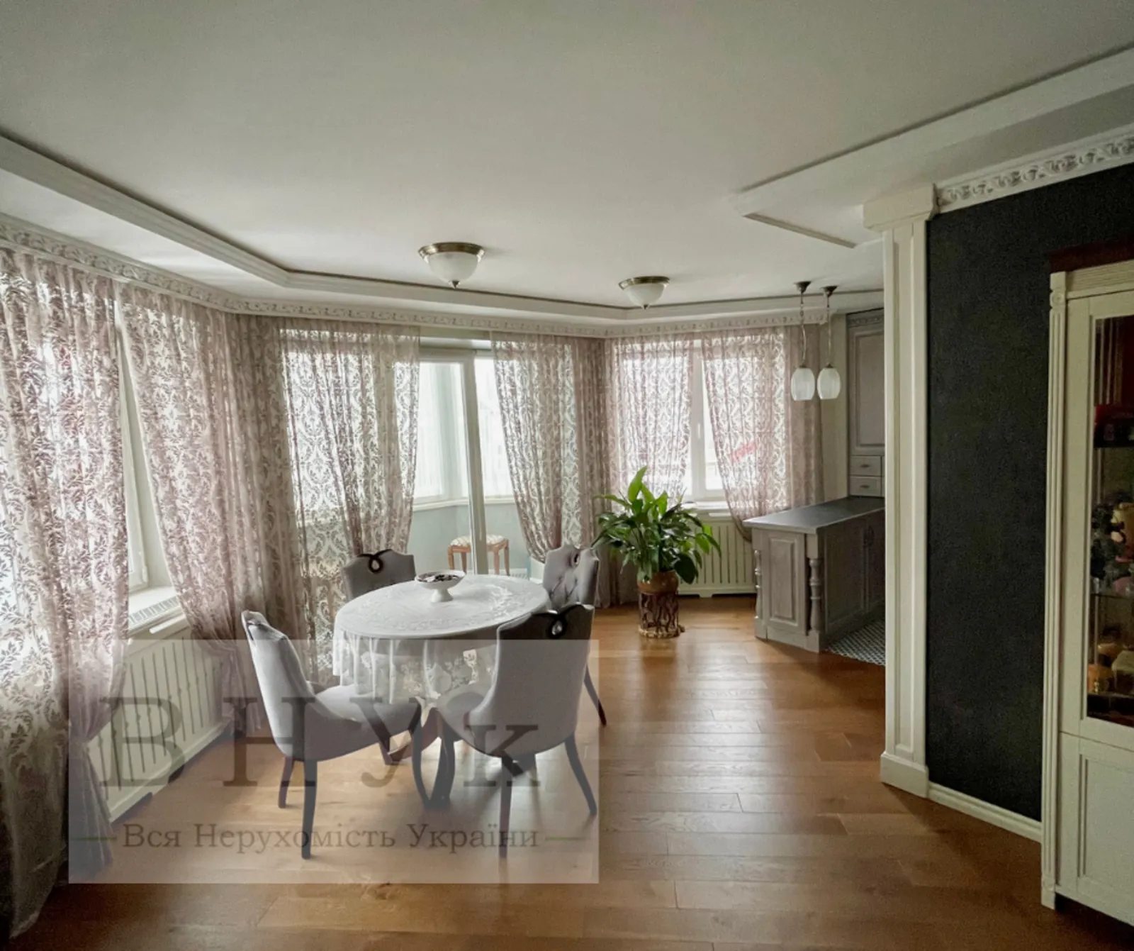 Продаж квартири. 3 rooms, 90 m², 1st floor/5 floors. Вербицького Михайла , Тернопіль. 