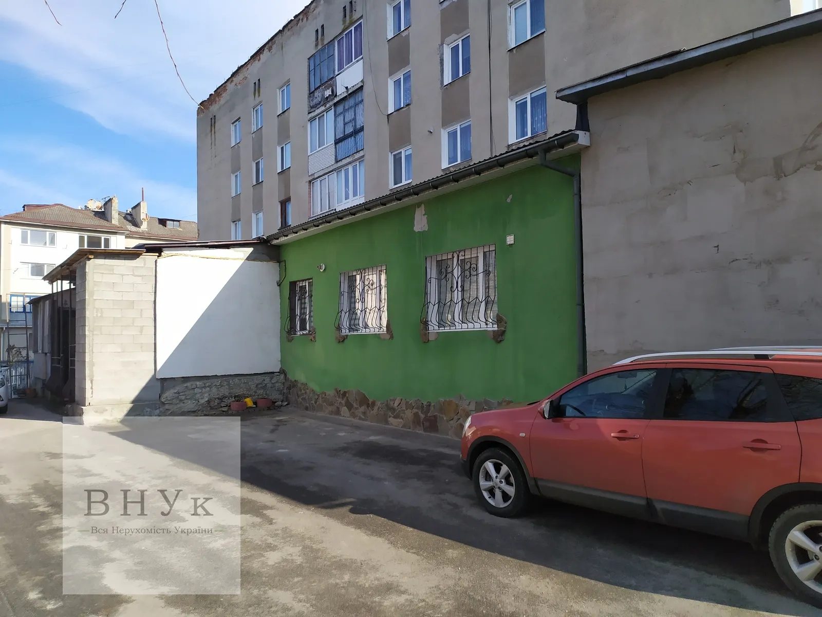 Apartments for sale. 3 rooms, 80 m², 1st floor/5 floors. Mykulynetska vul., Ternopil. 