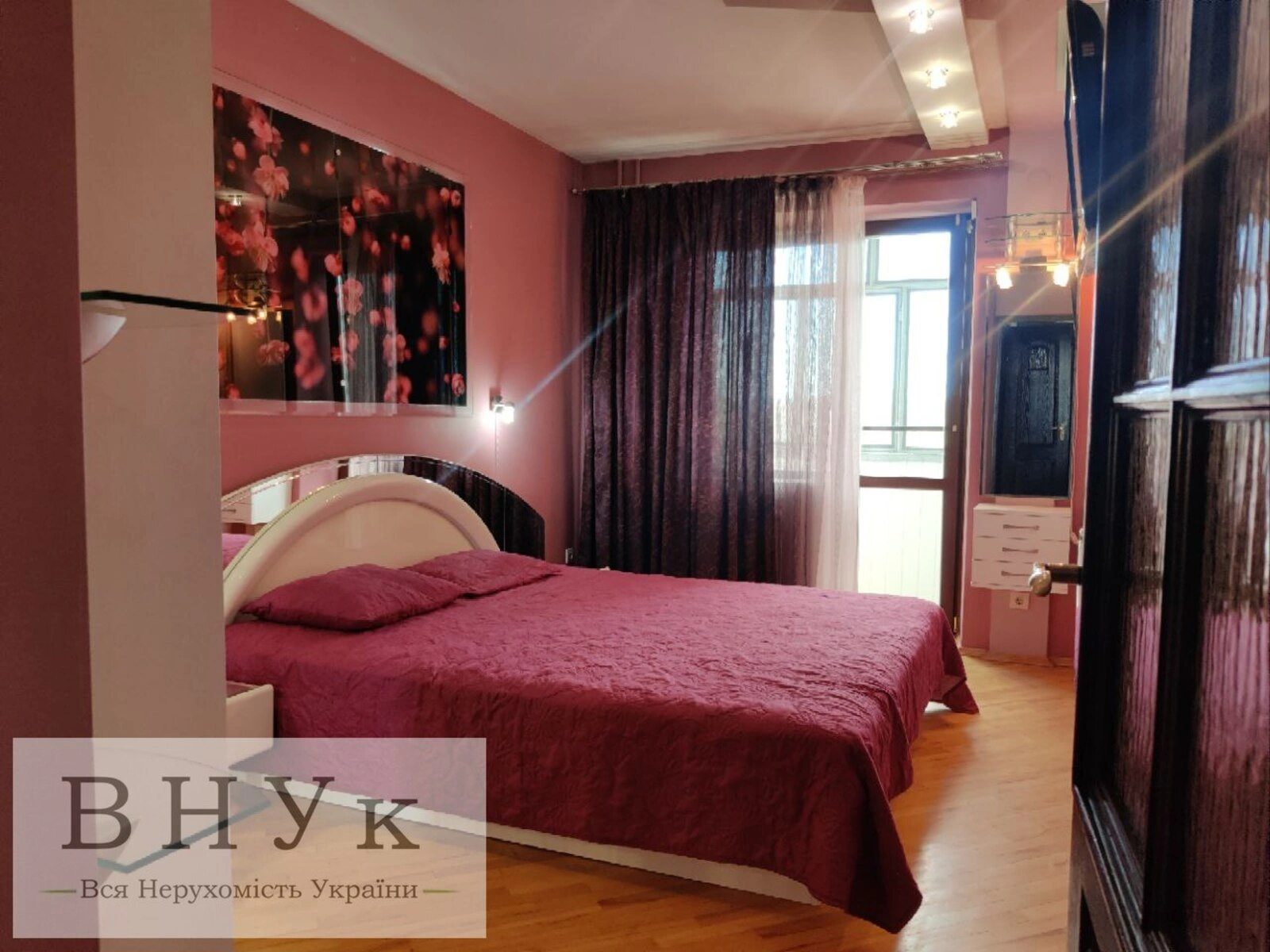 Apartments for sale. 3 rooms, 67 m², 6th floor/9 floors. Chornovola , Lviv. 