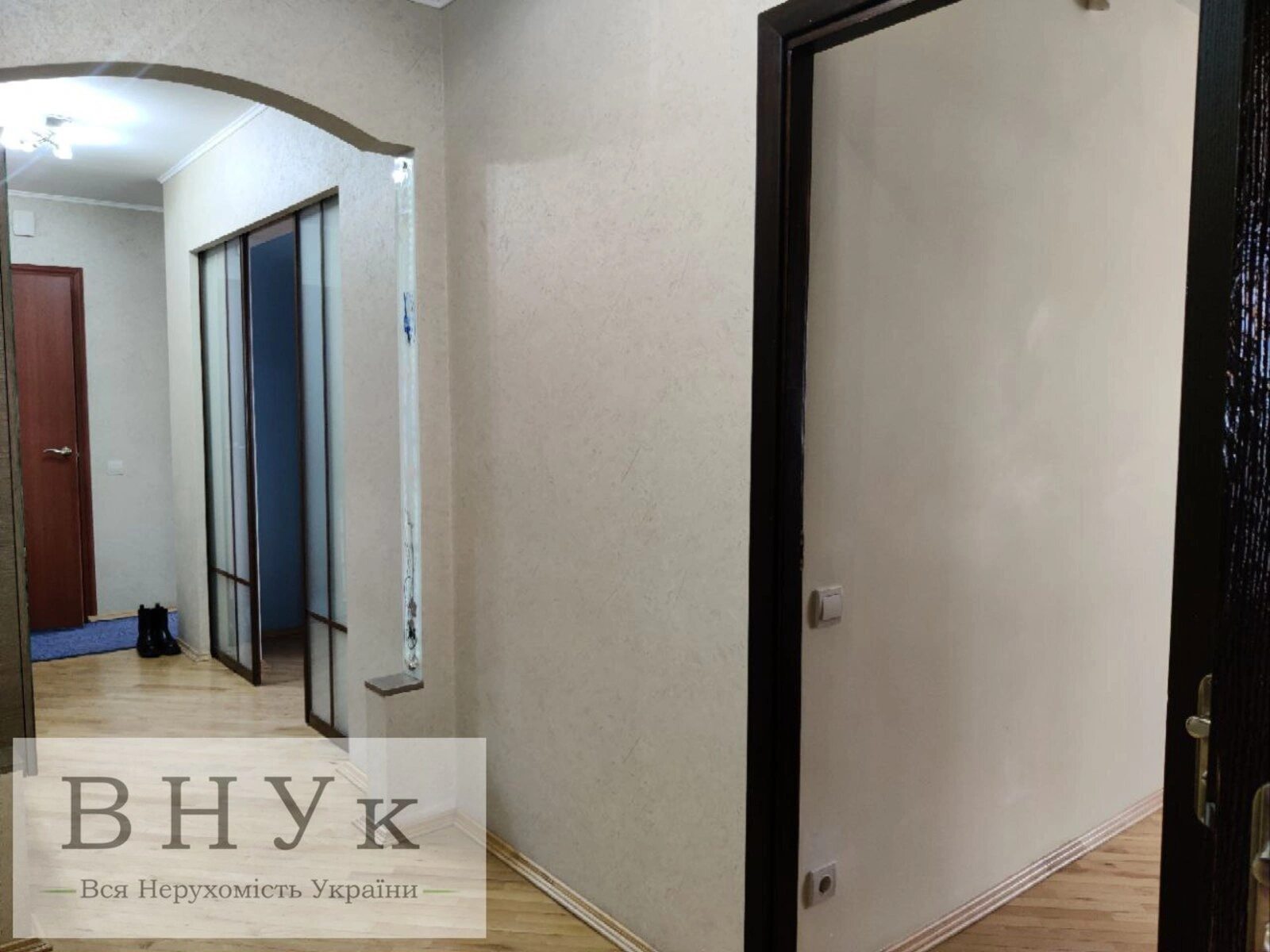Apartments for sale. 3 rooms, 67 m², 6th floor/9 floors. Chornovola , Lviv. 