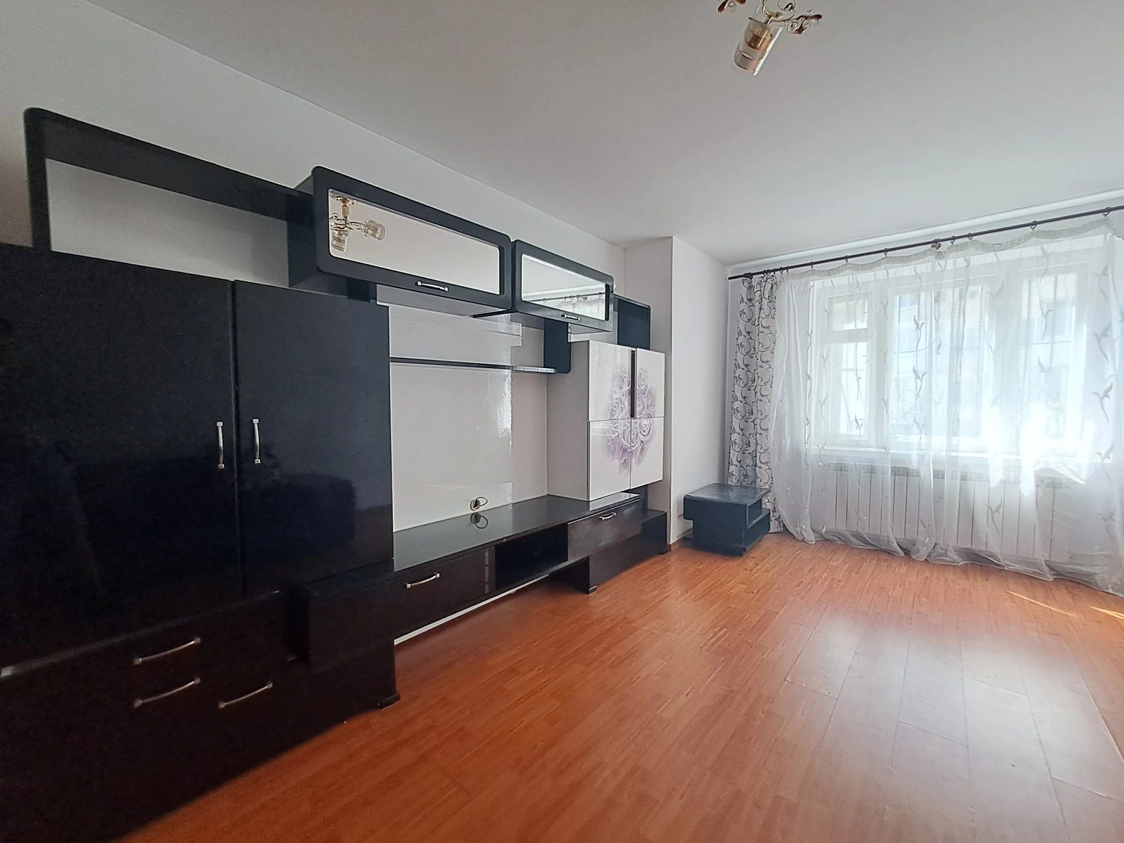 Apartment for rent. 3 rooms, 80 m², 1st floor/9 floors. Luchakivskoho vul., Ternopil. 