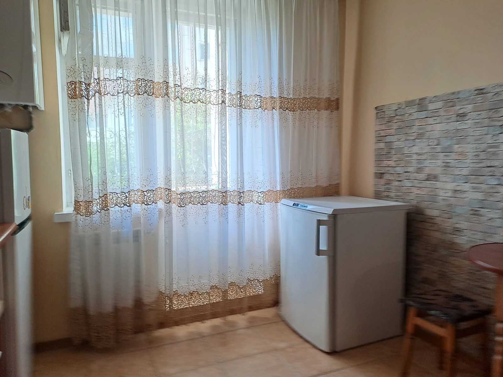 Apartment for rent. 3 rooms, 80 m², 1st floor/9 floors. Luchakivskoho vul., Ternopil. 