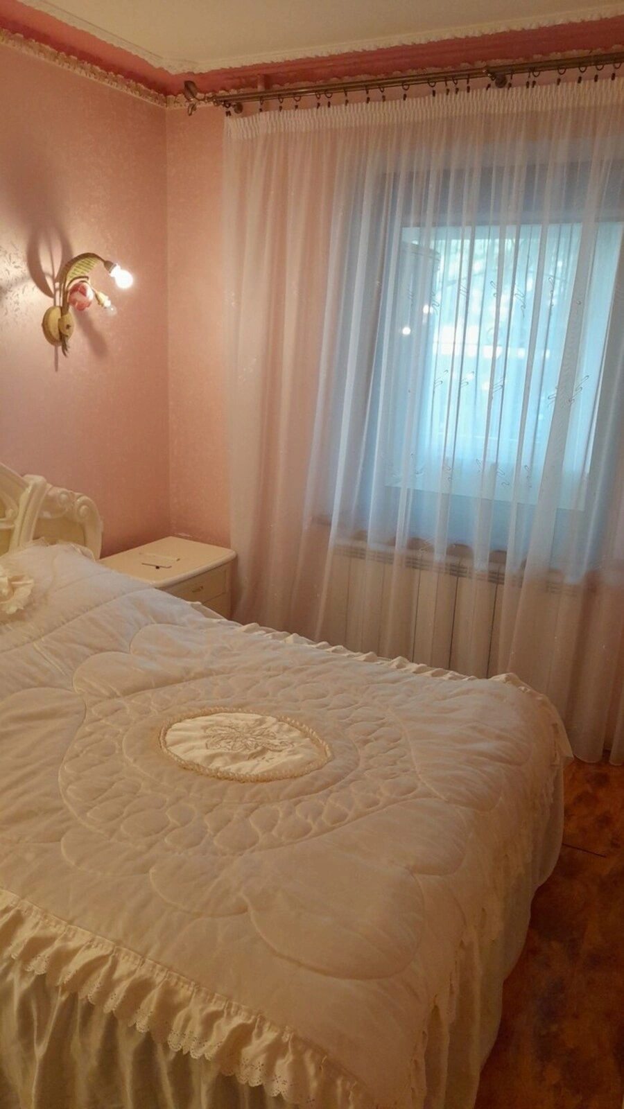 Apartment for rent. 3 rooms, 86 m², 1st floor/5 floors. Alyaska, Ternopil. 