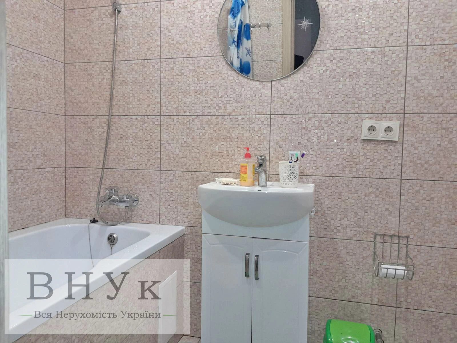 Продаж квартири 1 кімната, 42 m², 5 пов./10 поверхів. Тролейбусна вул., Тернопіль. 