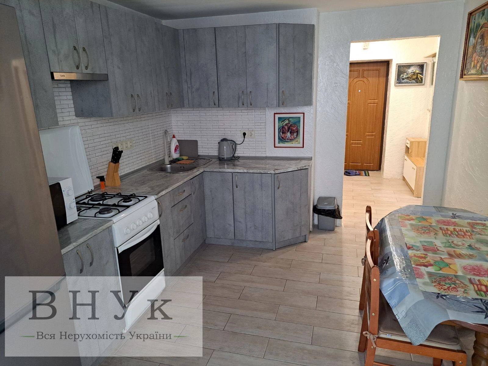 Продаж квартири 1 кімната, 42 m², 5 пов./10 поверхів. Тролейбусна вул., Тернопіль. 