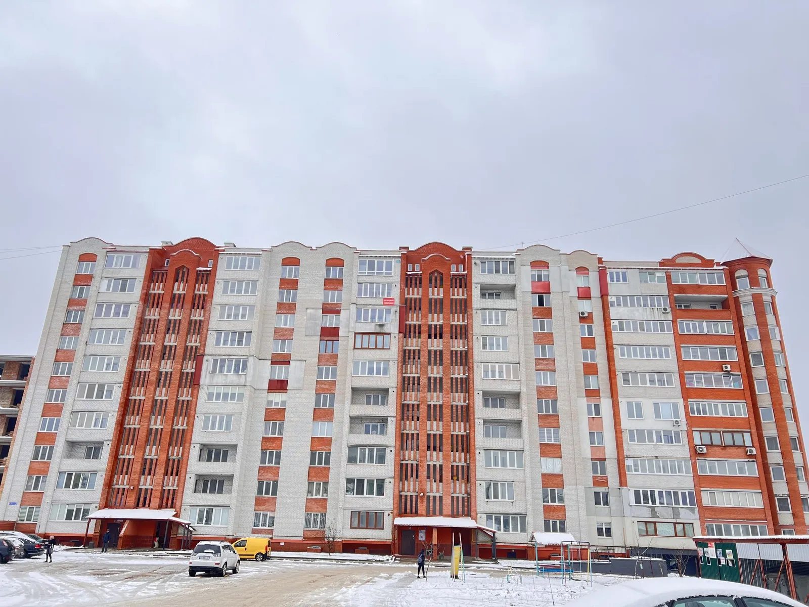 Apartments for sale. 2 rooms, 58 m², 1st floor/10 floors. Hayova vul., Ternopil. 