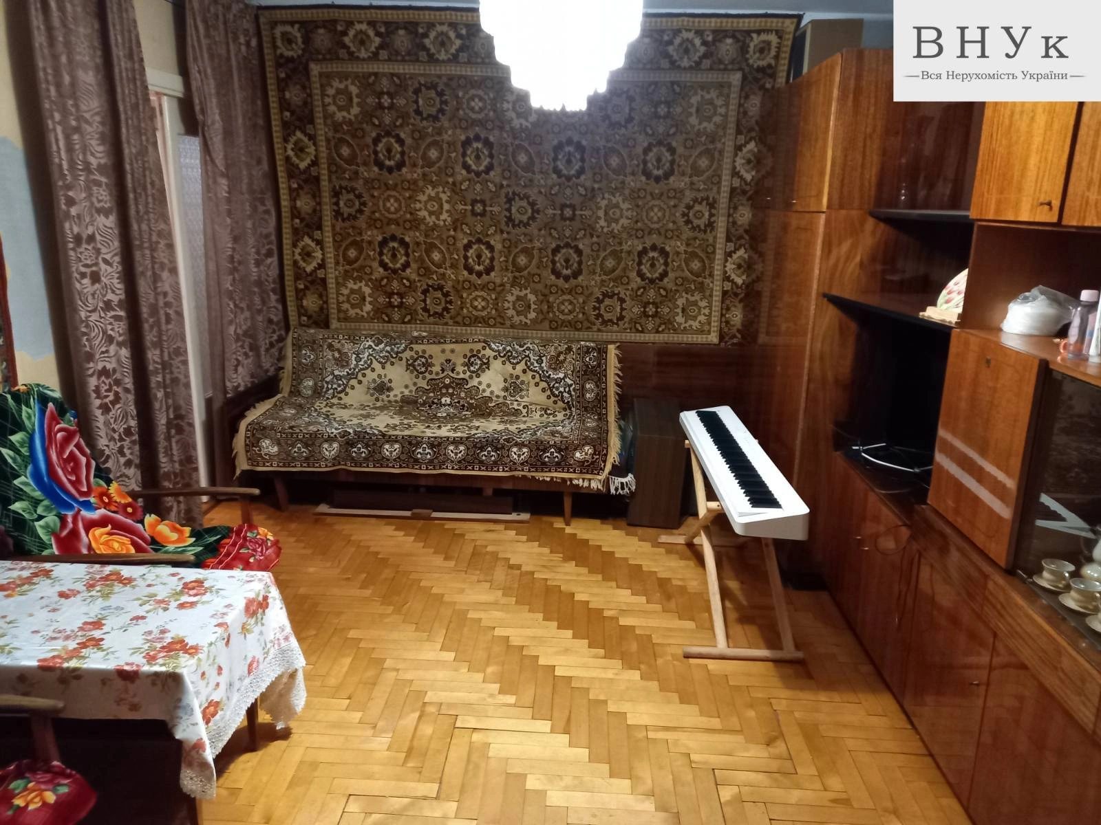 Apartments for sale 3 rooms, 605 m², 3rd fl./5 floors. Zluky pr., Ternopil. 