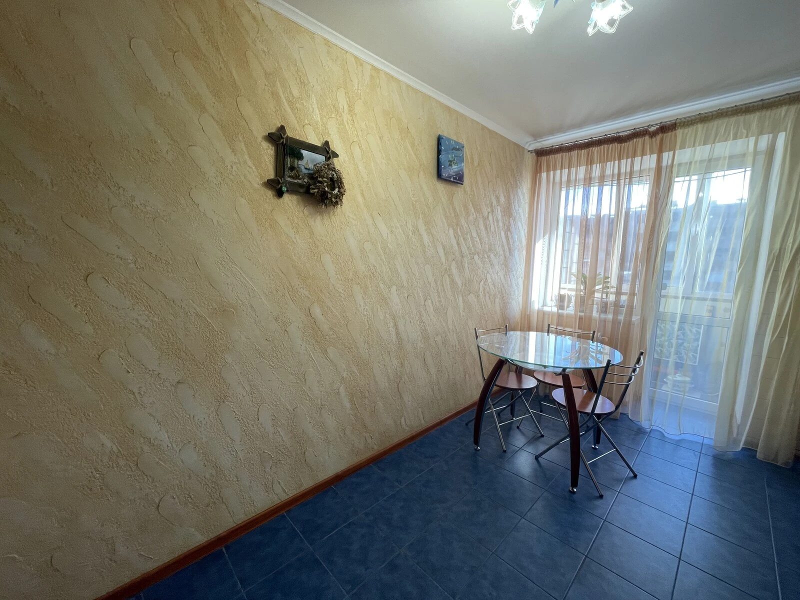 Apartments for sale 3 rooms, 95 m², 6th fl./6 floors. Kurbasa L. , Ternopil. 