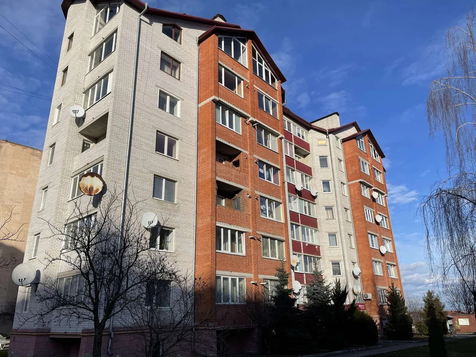 Apartments for sale 3 rooms, 95 m², 6th fl./6 floors. Kurbasa L. , Ternopil. 