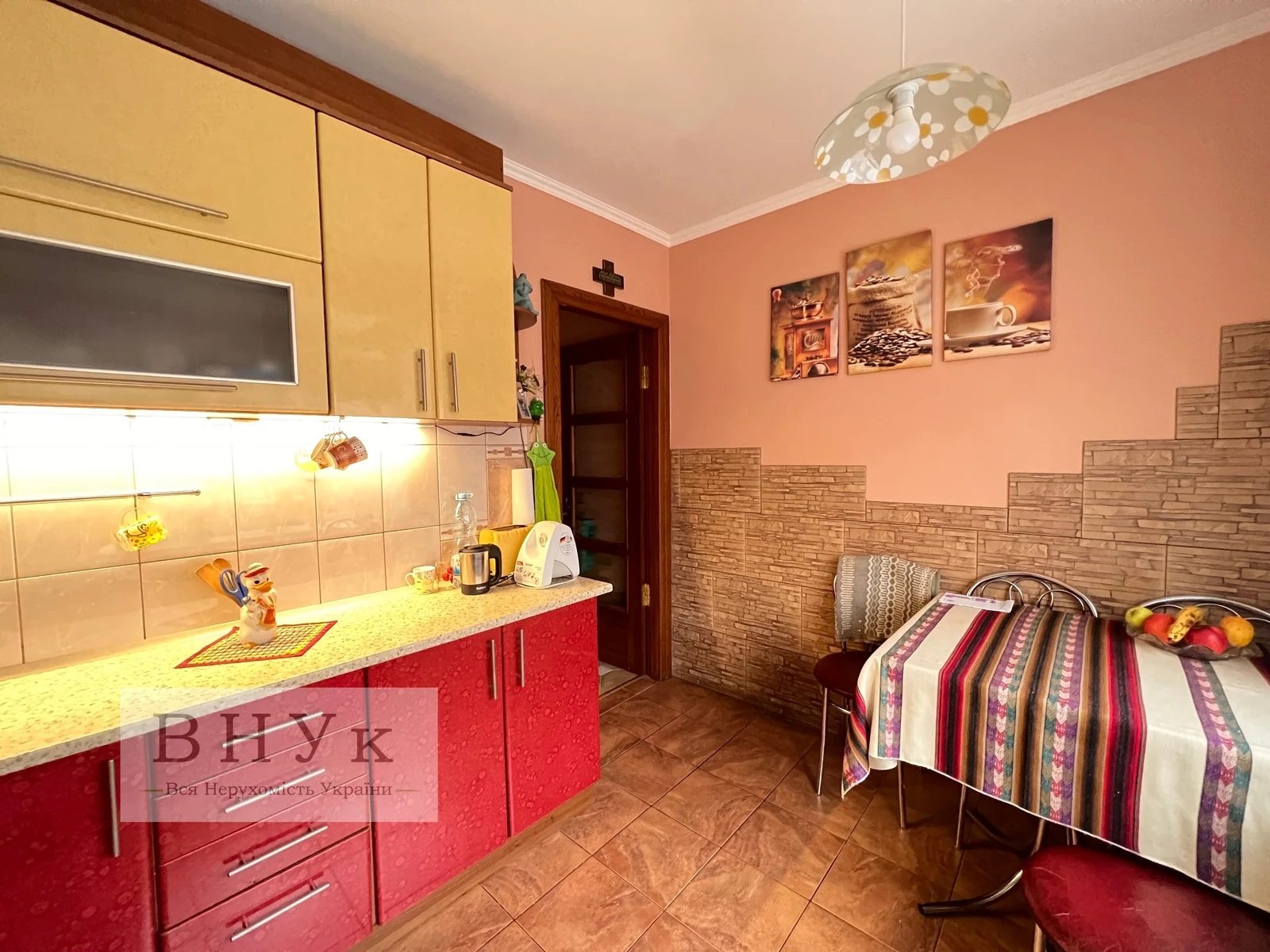 Apartments for sale 2 rooms, 56 m², 4th fl./5 floors. Lesi Ukrayinky vul., Ternopil. 