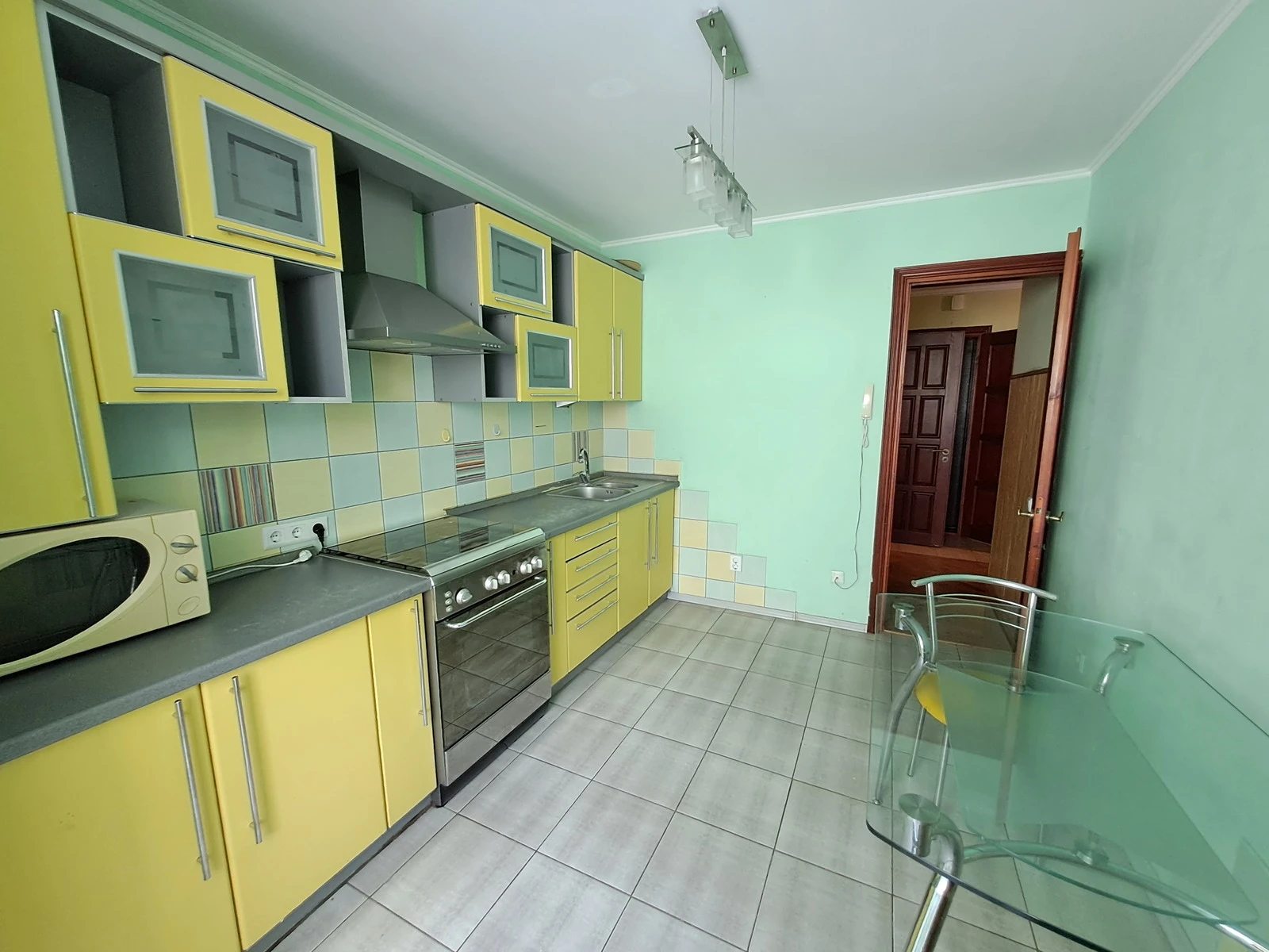 Apartment for rent 2 rooms, 60 m², 2nd fl./6 floors. Berezhanska vul., Ternopil. 