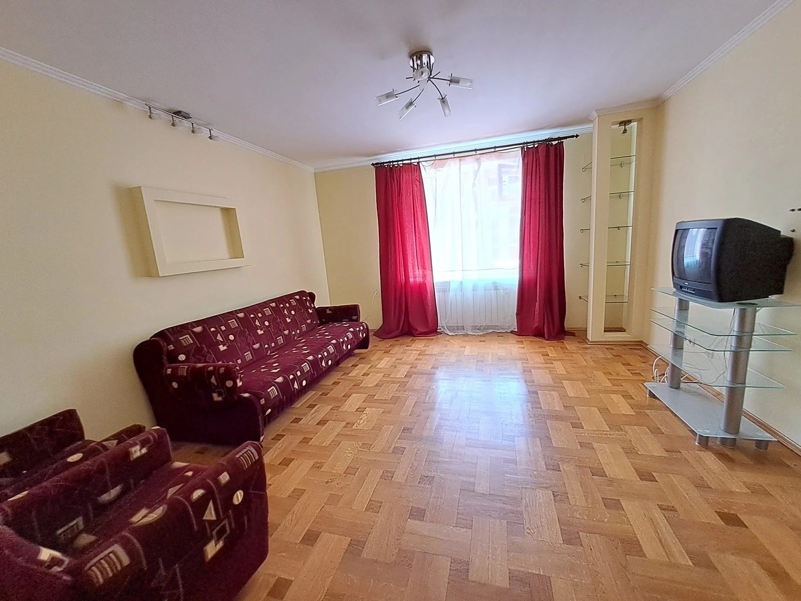 Apartment for rent 2 rooms, 60 m², 2nd fl./6 floors. Berezhanska vul., Ternopil. 