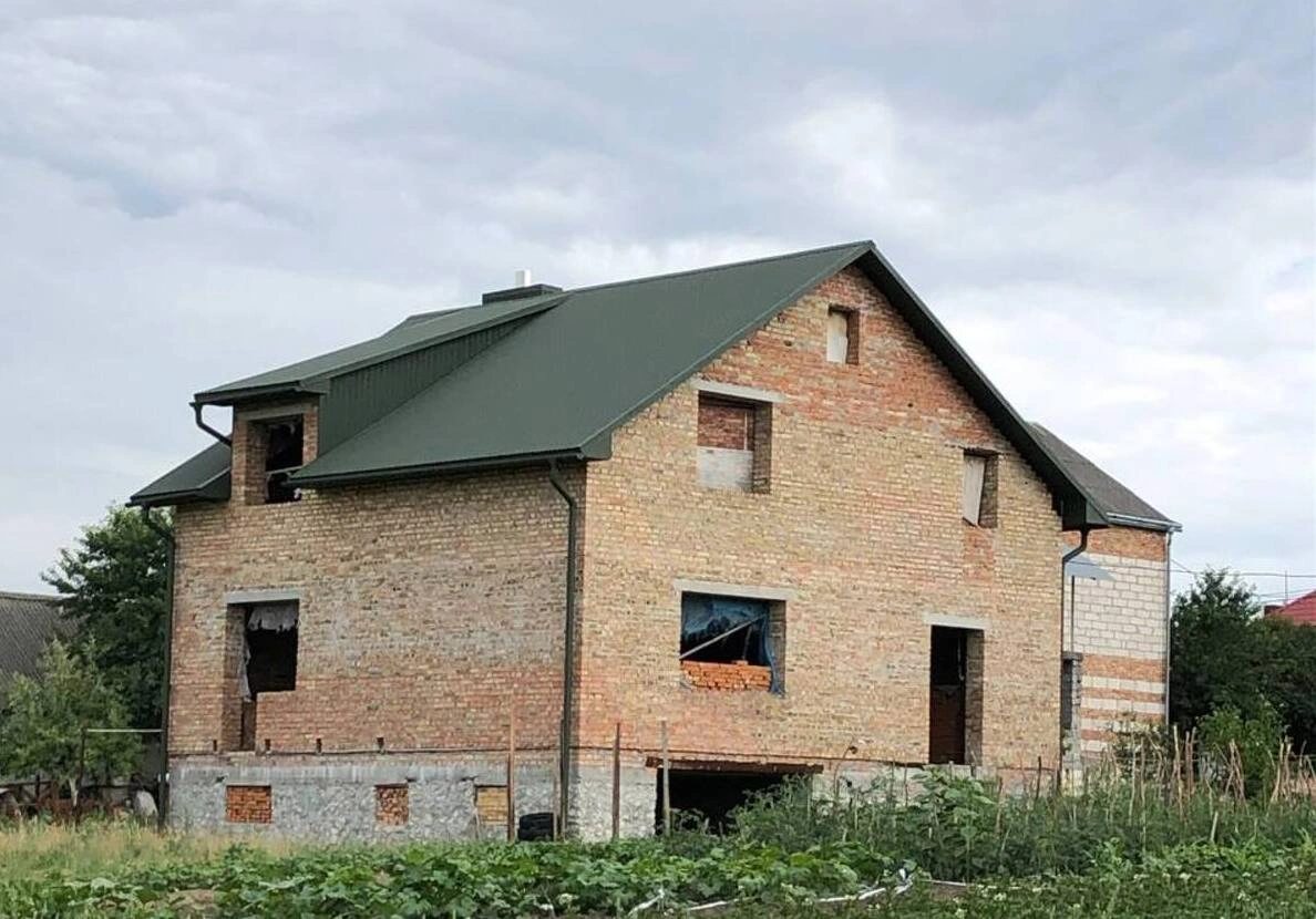 House for sale. 238 m², 3 floors. Velyka Berezovytsya  Myru vul., Ternopil. 