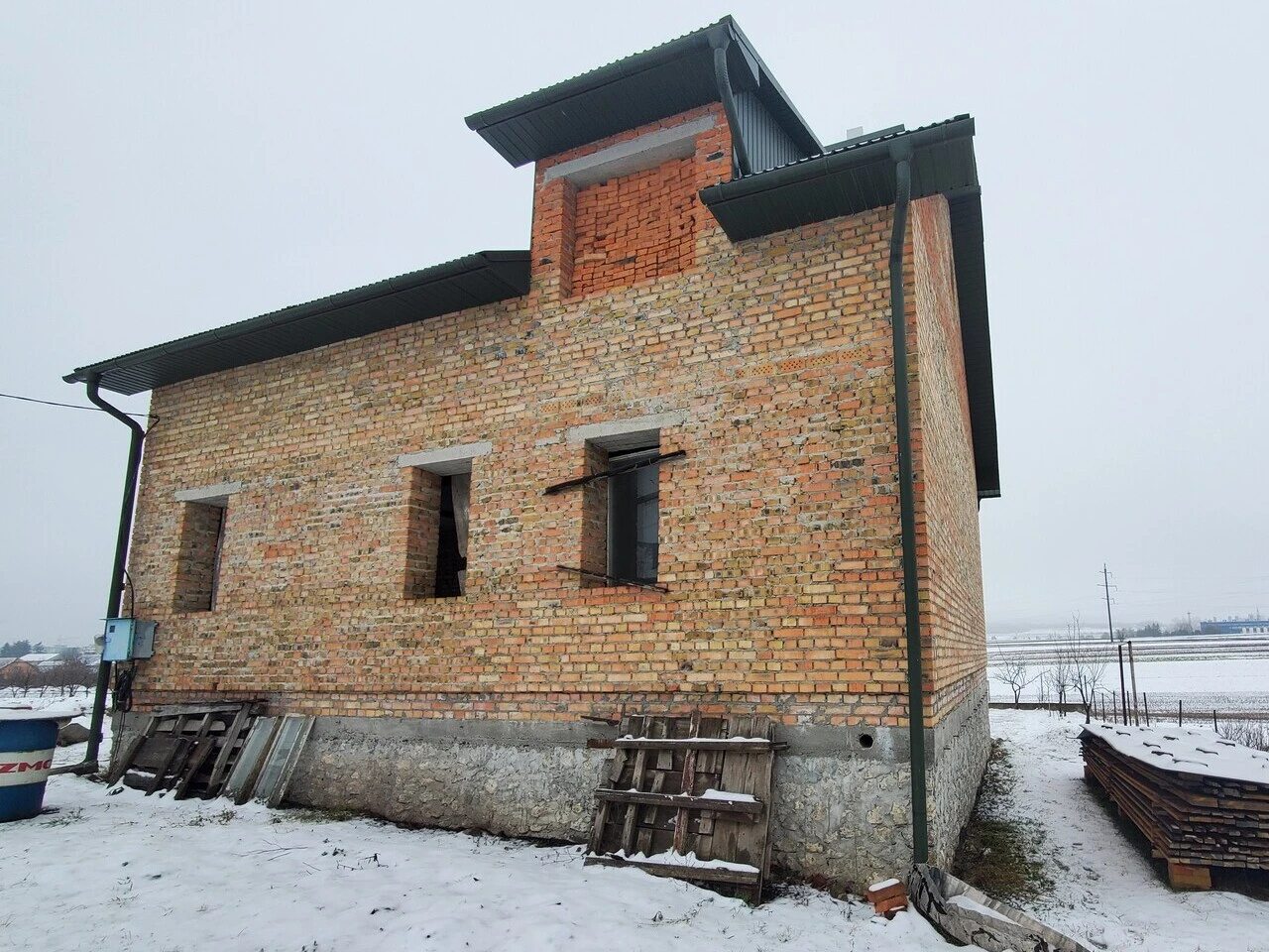 House for sale. 238 m², 3 floors. Velyka Berezovytsya  Myru vul., Ternopil. 