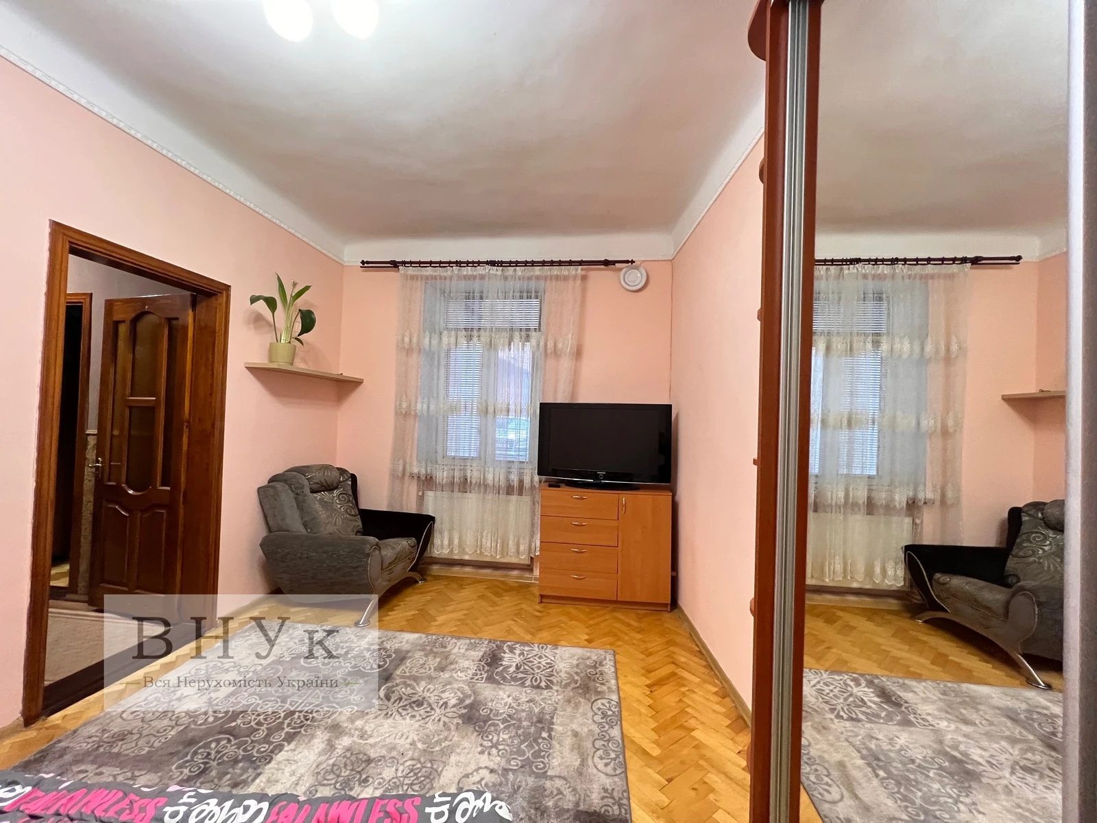 Продаж квартири 2 кімнати, 45 m², 1 пов./3 поверхи. Руська , Тернопіль. 