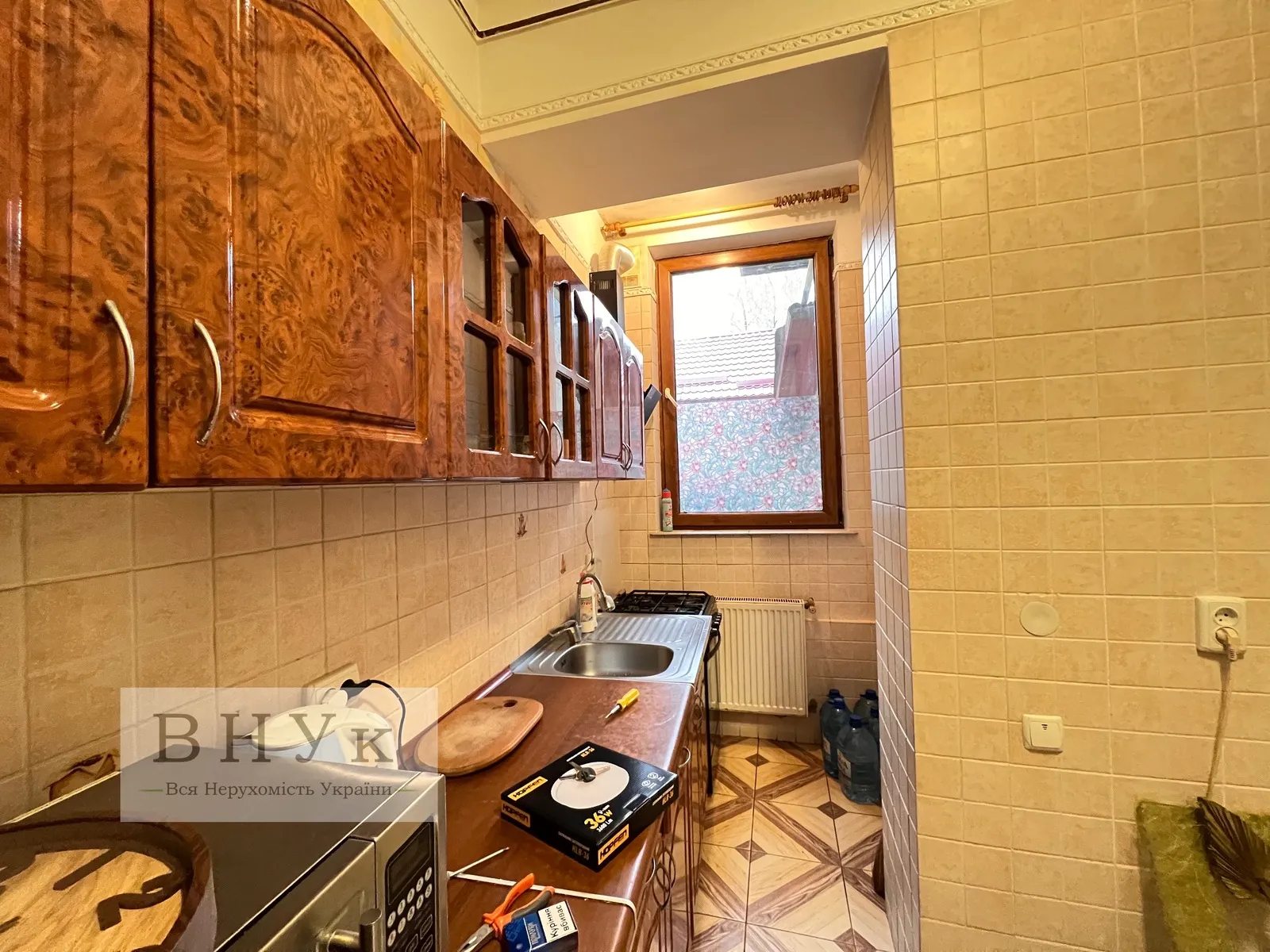 Продаж квартири 2 кімнати, 45 m², 1 пов./3 поверхи. Руська , Тернопіль. 