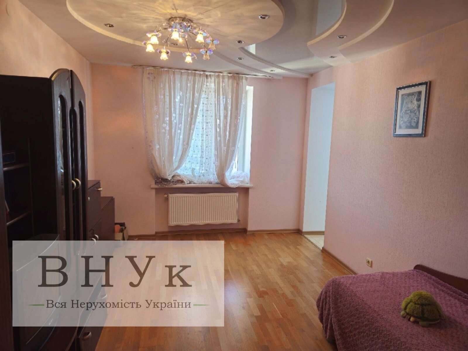 Продаж квартири 3 кімнати, 985 m², 9 пов./9 поверхів. Злуки пр., Тернопіль. 