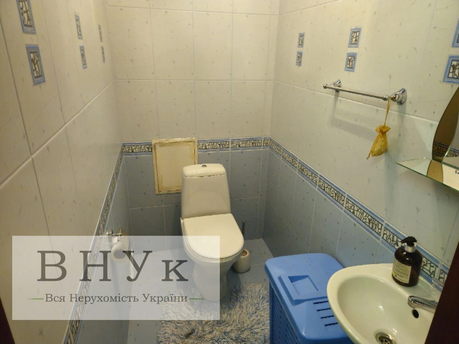 Продаж квартири 3 кімнати, 985 m², 9 пов./9 поверхів. Злуки пр., Тернопіль. 