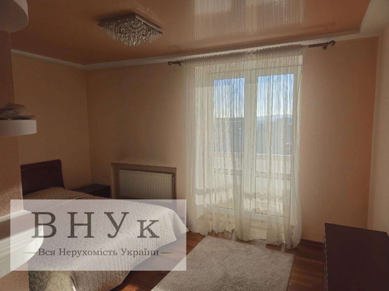 Продаж квартири 3 кімнати, 985 m², 9 пов./9 поверхів. Злуки пр., Тернопіль. 