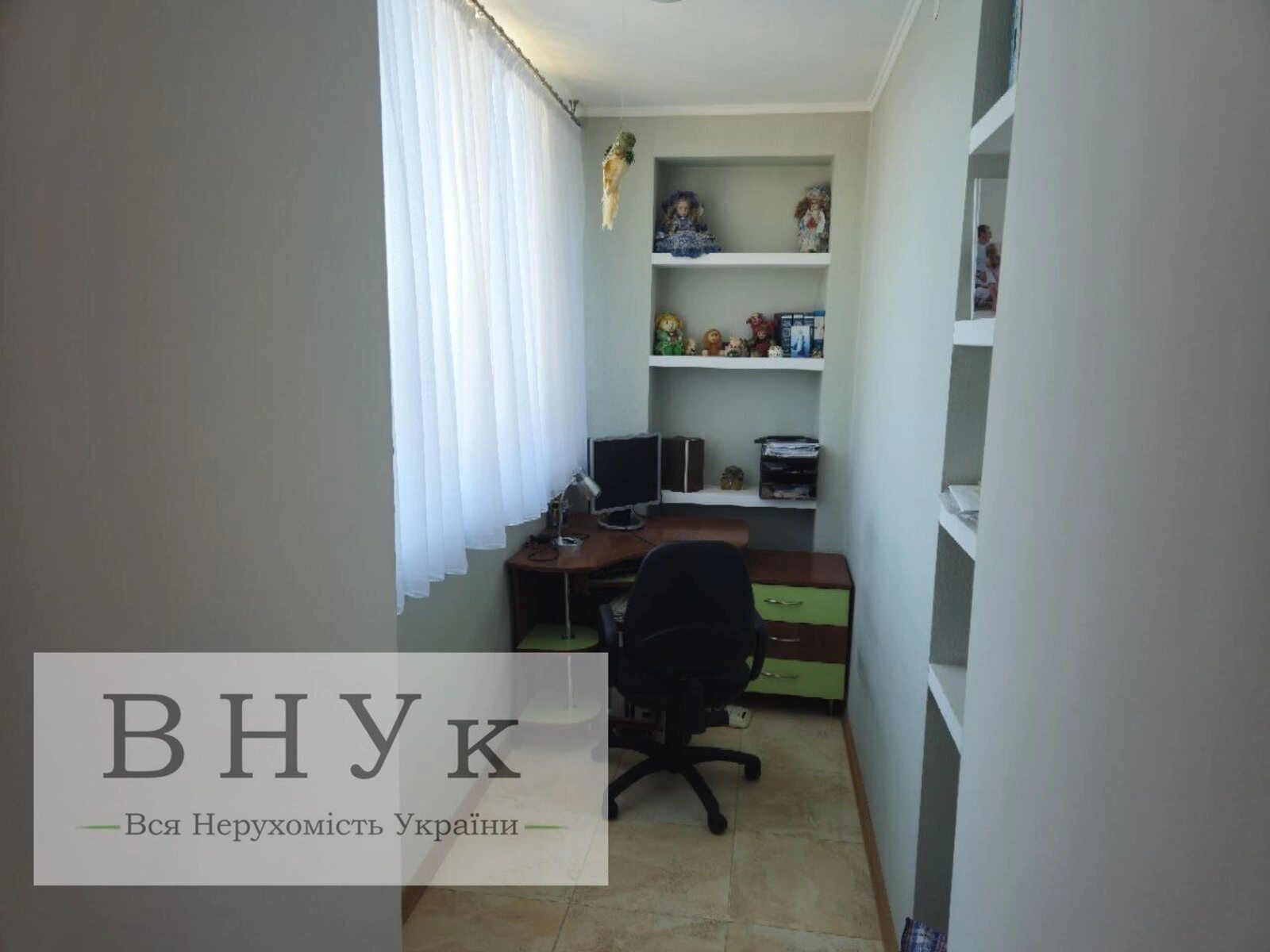 Продаж квартири 3 кімнати, 985 m², 9 пов./9 поверхів. Злуки пр., Тернопіль. 