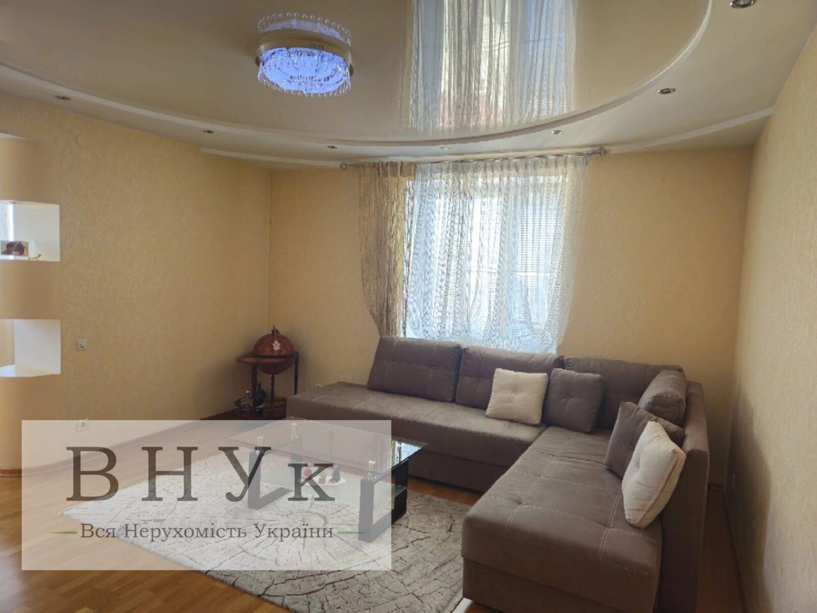 Продаж квартири 3 кімнати, 985 m², 9 пов./9 поверхів. Злуки пр., Тернопіль. 