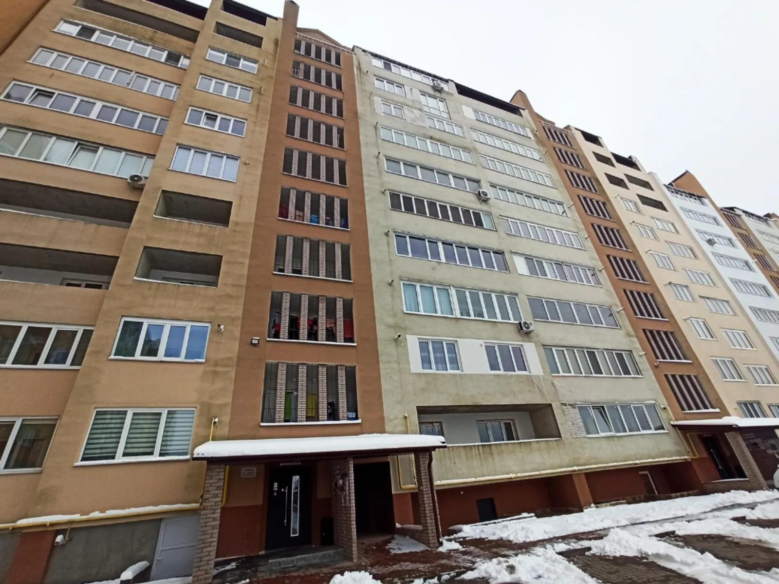 Apartments for sale. 3 rooms, 84 m², 10th floor/10 floors. 3, Illyenka vul., Ternopil. 