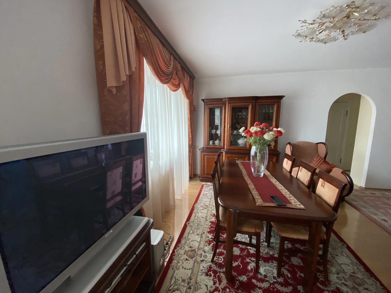 Продаж 3х-кімнатної квартири з виглядом на озеро по вул. Березова