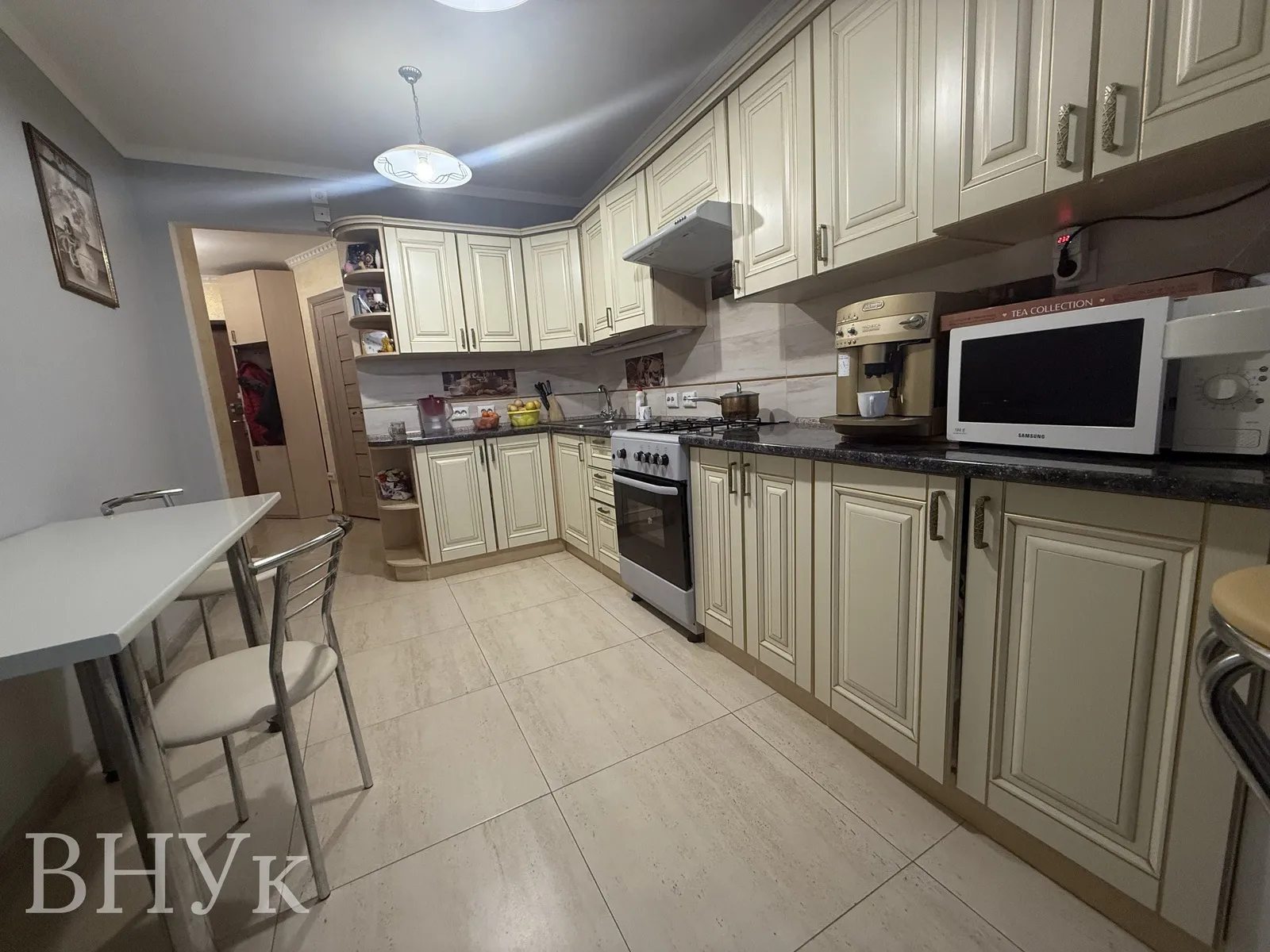 Apartments for sale 3 rooms, 788 m², 10th fl./11 floors. Halytska vul., Ternopil. 