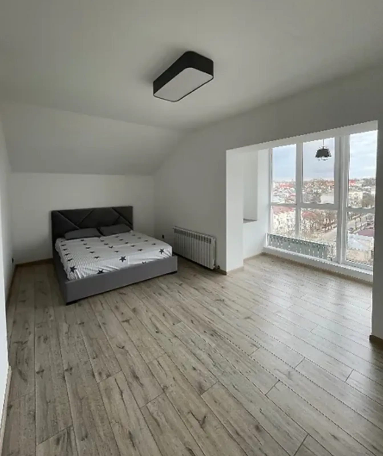 Продам 2-ох кімнатну квартиру в новобудові з дизайнерським ремонтом в центрі міста