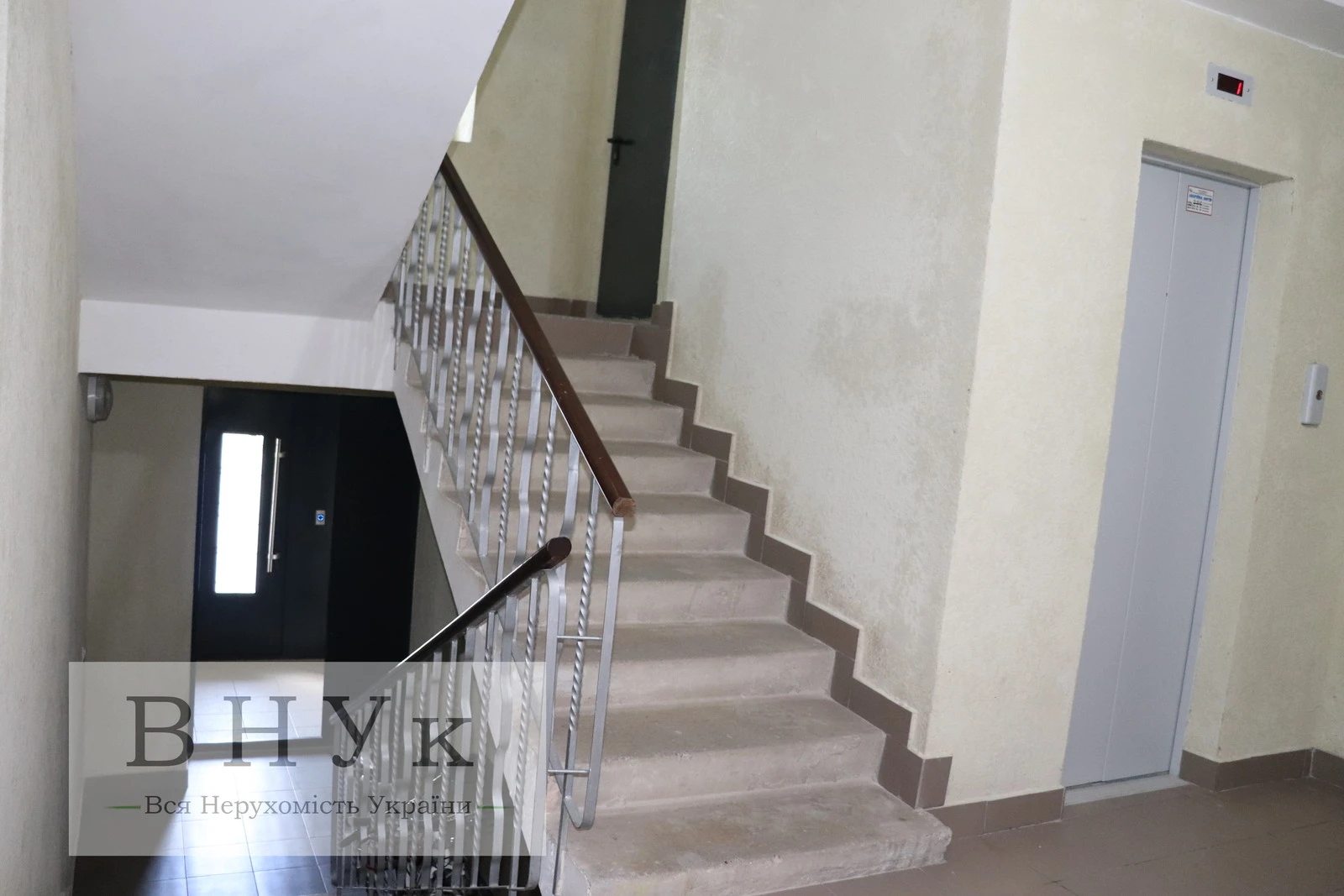 Apartments for sale. 1 room, 45 m², 5th floor/9 floors. Yaremy , Ternopil. 