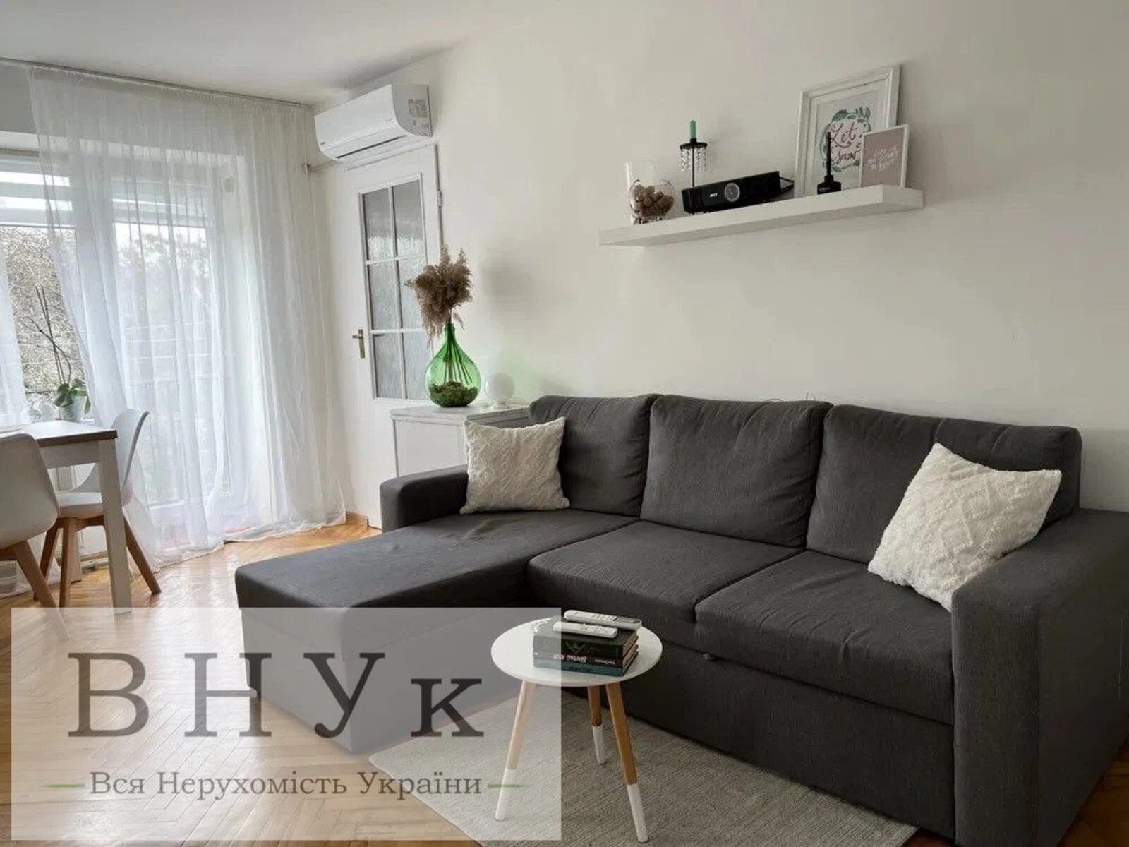 Apartments for sale. 3 rooms, 43 m², 2nd floor/2 floors. Lychakivskyy rayon, Lviv. 