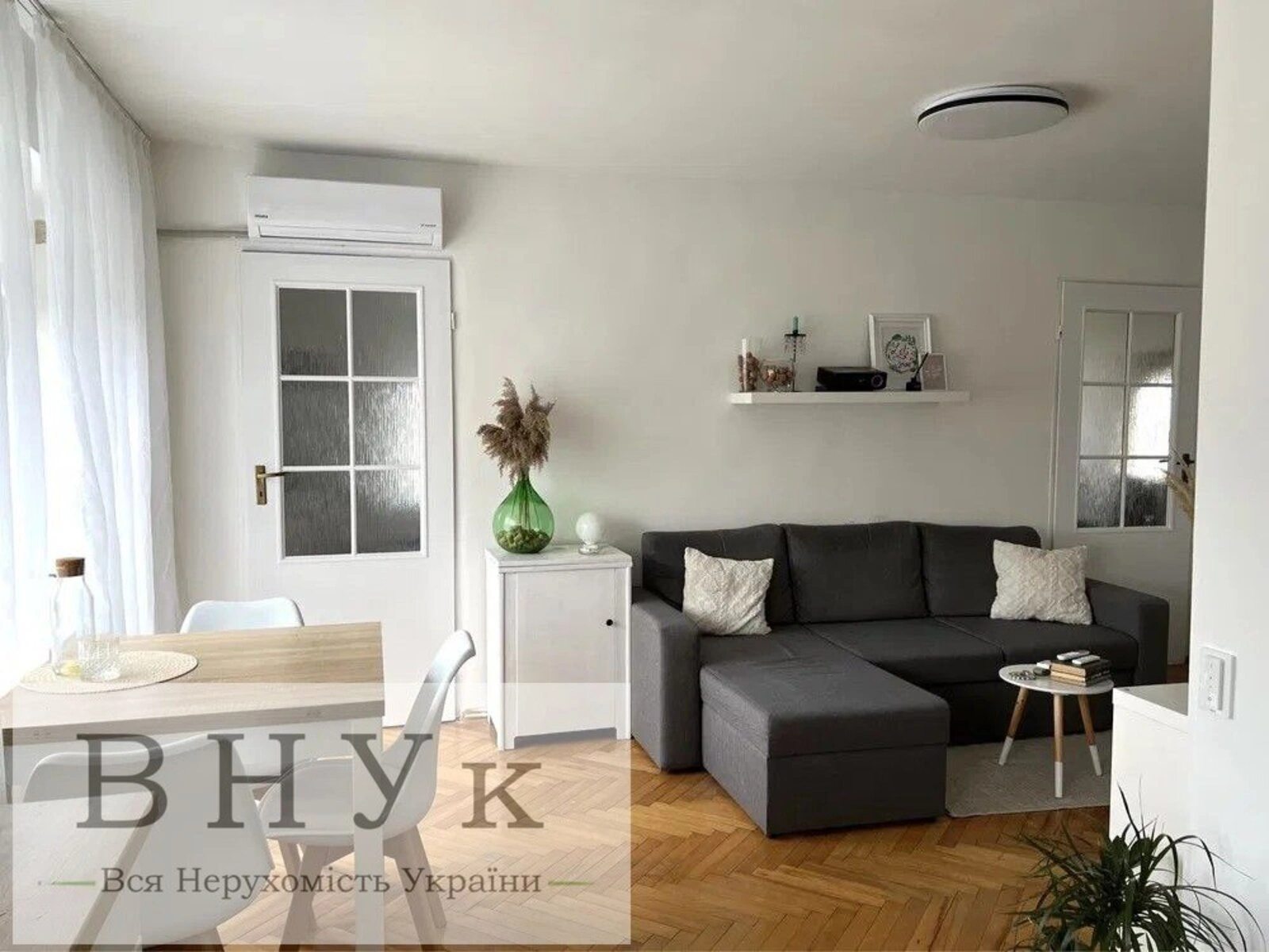 Apartments for sale. 3 rooms, 43 m², 2nd floor/2 floors. Lychakivskyy rayon, Lviv. 