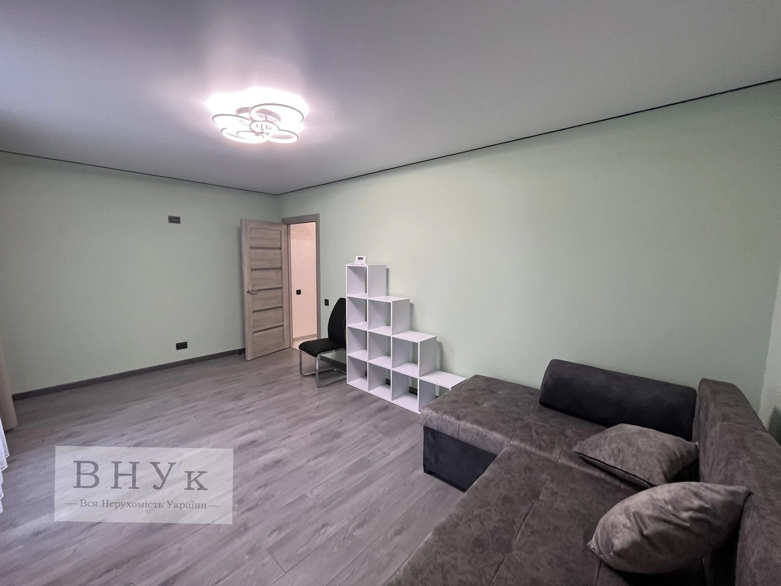 Apartments for sale. 2 rooms, 62 m², 3rd floor/10 floors. Mykulynetska vul., Ternopil. 