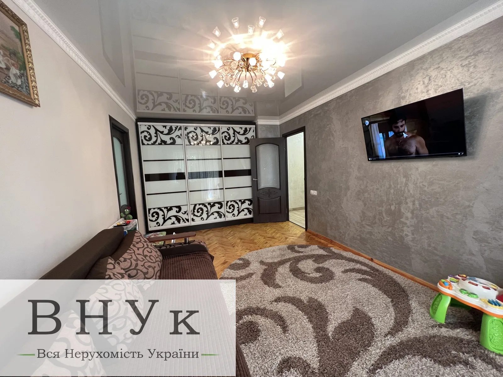 Apartments for sale. 2 rooms, 46 m², 3rd floor/5 floors. Volodymyra Velykoho vul., Lviv. 