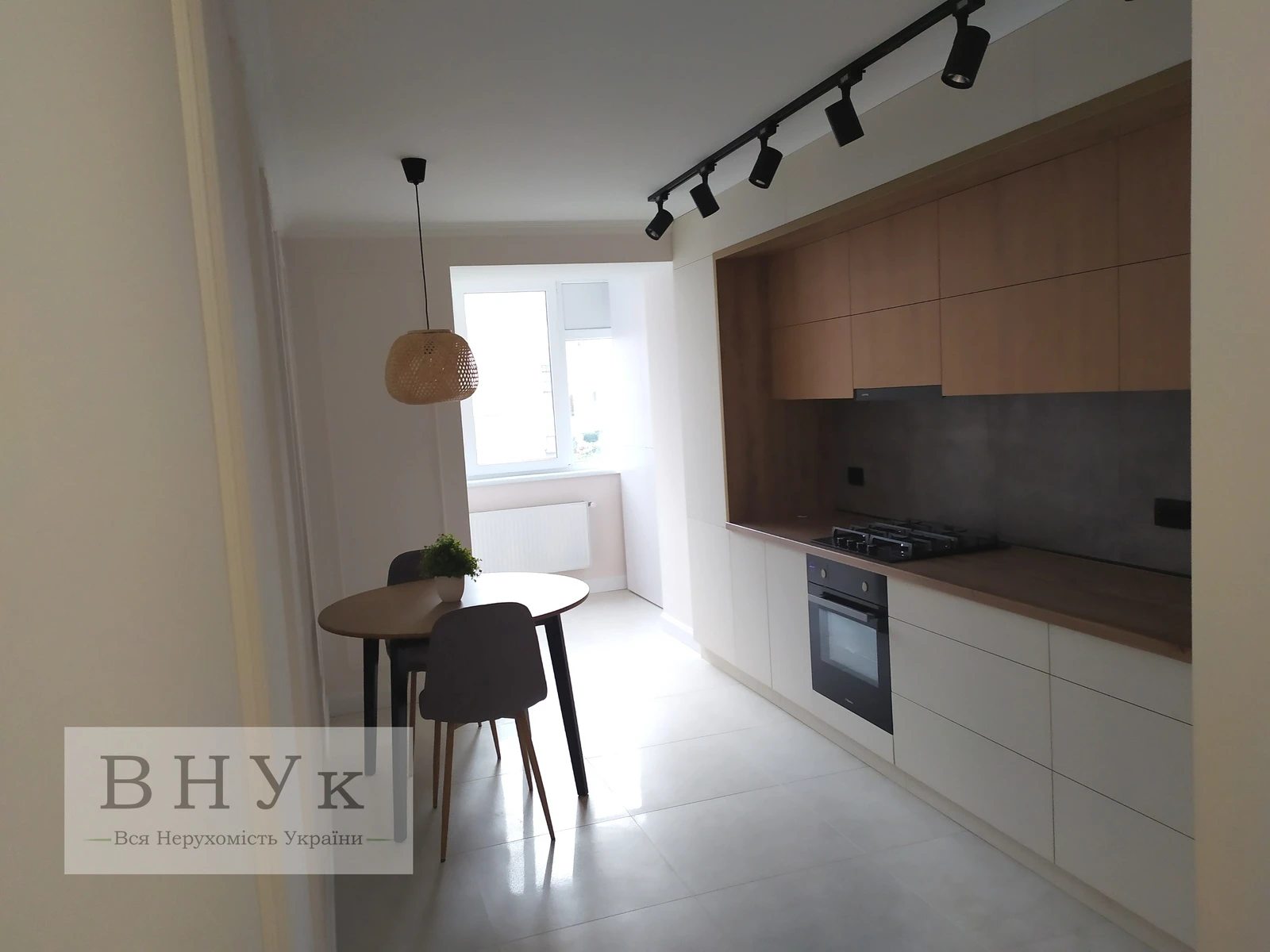 Продаж квартири 2 кімнати, 74 m², 3 пов./11 поверхів. Лучаківського вул., Тернопіль. 