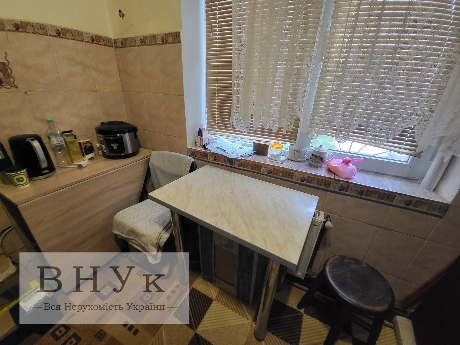 Apartments for sale. 1 room, 33 m², 1st floor/5 floors. Boychukiv Brativ vul., Ternopil. 