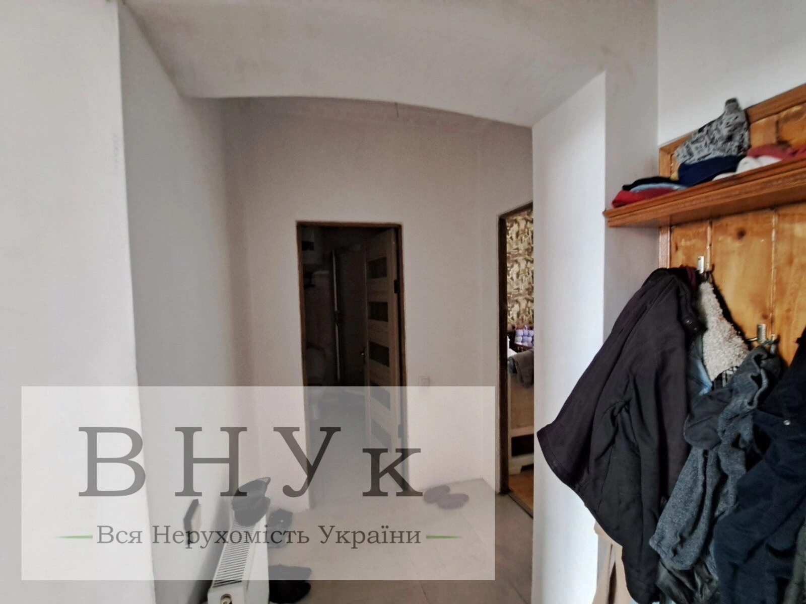 Apartments for sale. 2 rooms, 45 m², 1st floor/2 floors. Velyka Berezovytsya  Zelena vul., Ternopil. 