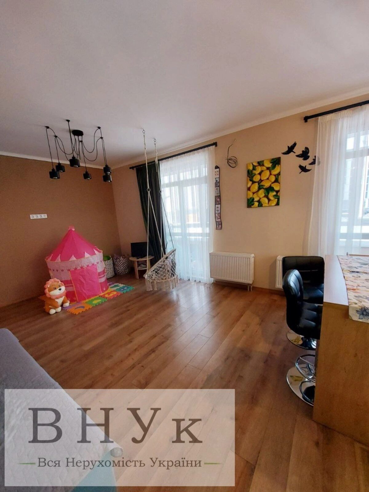 Apartments for sale. 3 rooms, 90 m², 1st floor/7 floors. Volodymyra Velykoho vul., Lviv. 