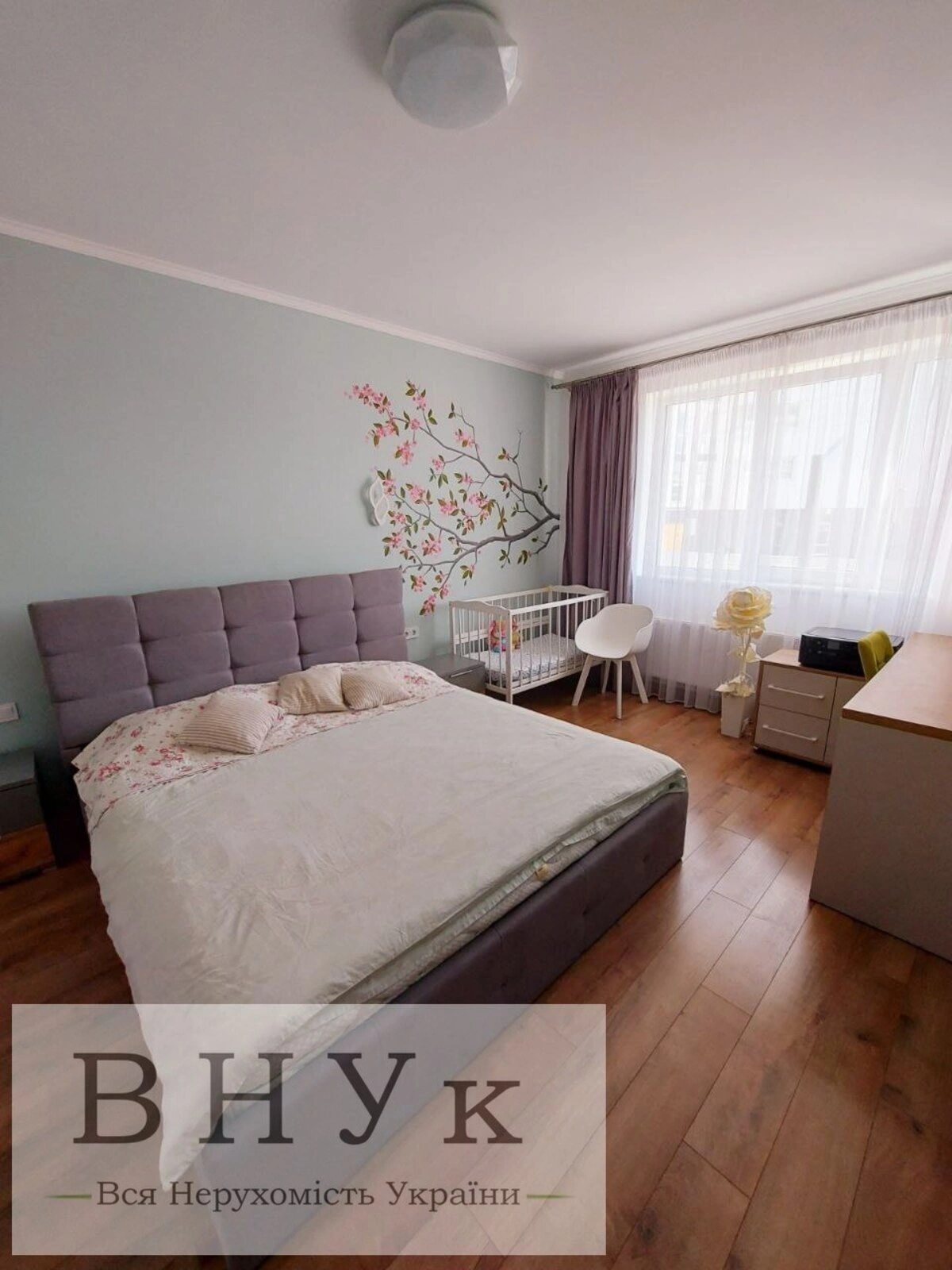 Apartments for sale. 3 rooms, 90 m², 1st floor/7 floors. Volodymyra Velykoho vul., Lviv. 