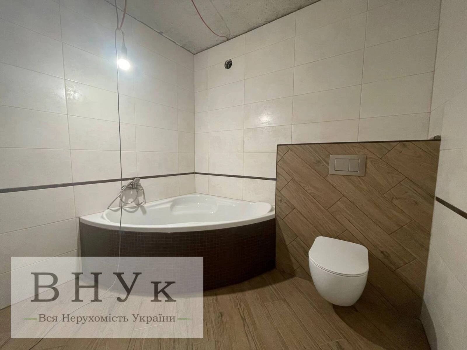 Apartments for sale. 3 rooms, 103 m², 1st floor/4 floors. Mysuliv , Ternopil. 